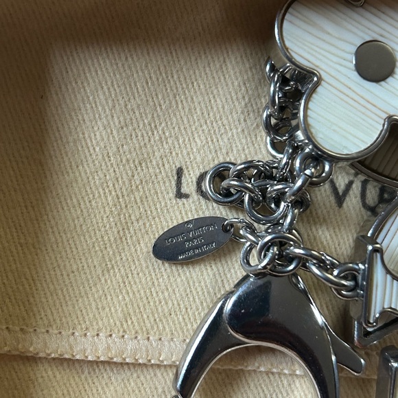 Excellent condition LV Epi bag charm - Picture 3 of 6